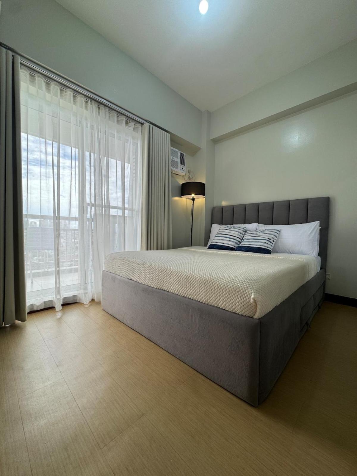2br Type W View Sheridan Apartment